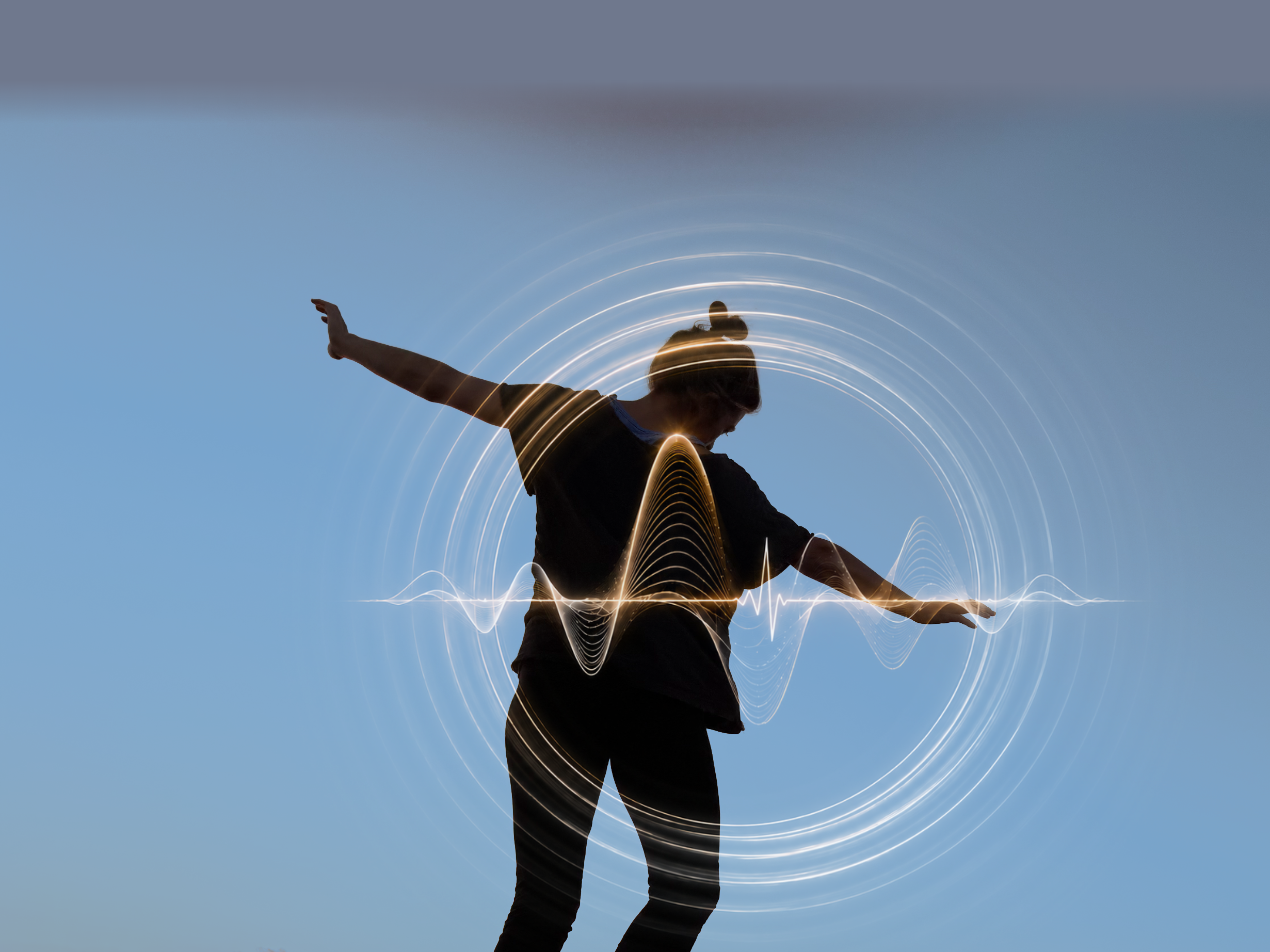 Danseuse en silhouette entourée d'ondes lumineuses sur ciel bleu